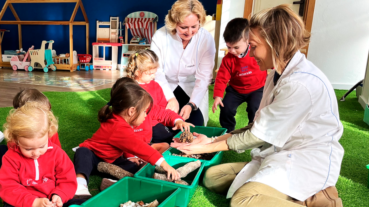 Bebés siendo estimulados con el proyecto Attendis Preschool.