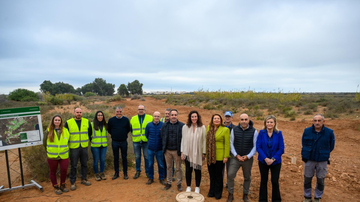 Foto de familia de la visita a los trabajos