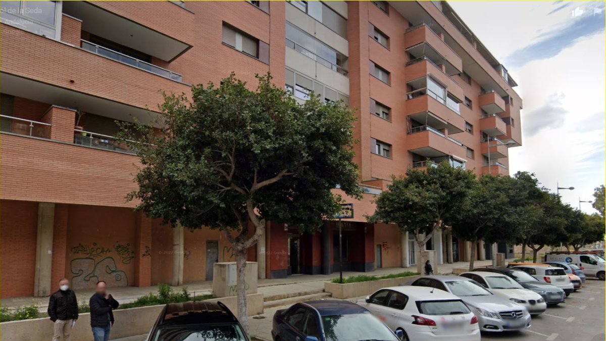 Calle Árbol de la seda, en la Vega, donde se ubica el pub.