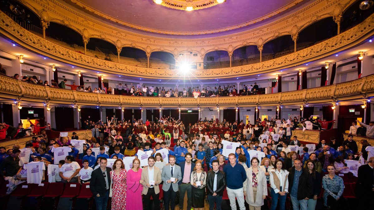 El Teatro Cervantes volvió a convertirse ayer en escenario del certamen Miradas adolescentes - Antonio Galindo.