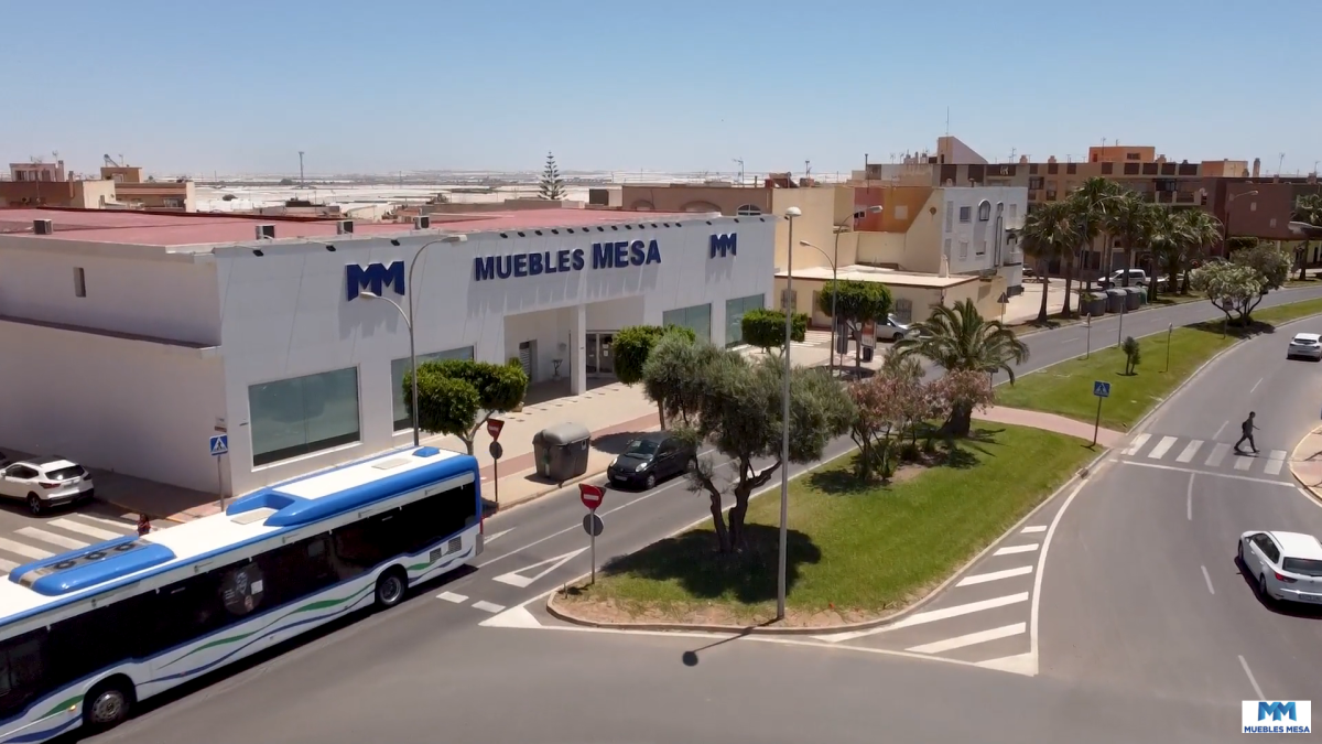 Las instalaciones de Muebles Mesa en la Avenida Oasis en El Ejido.