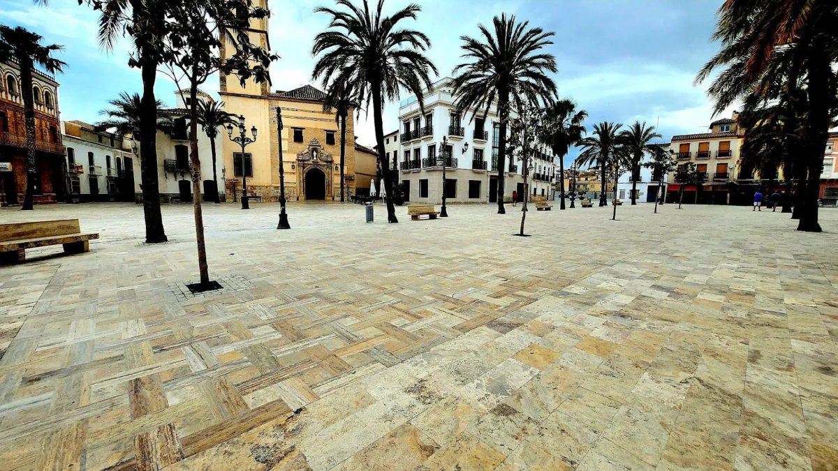 La alcaldesa ha confirmado en la SER que habrá un horario para la apertura y el cierre de la plaza.