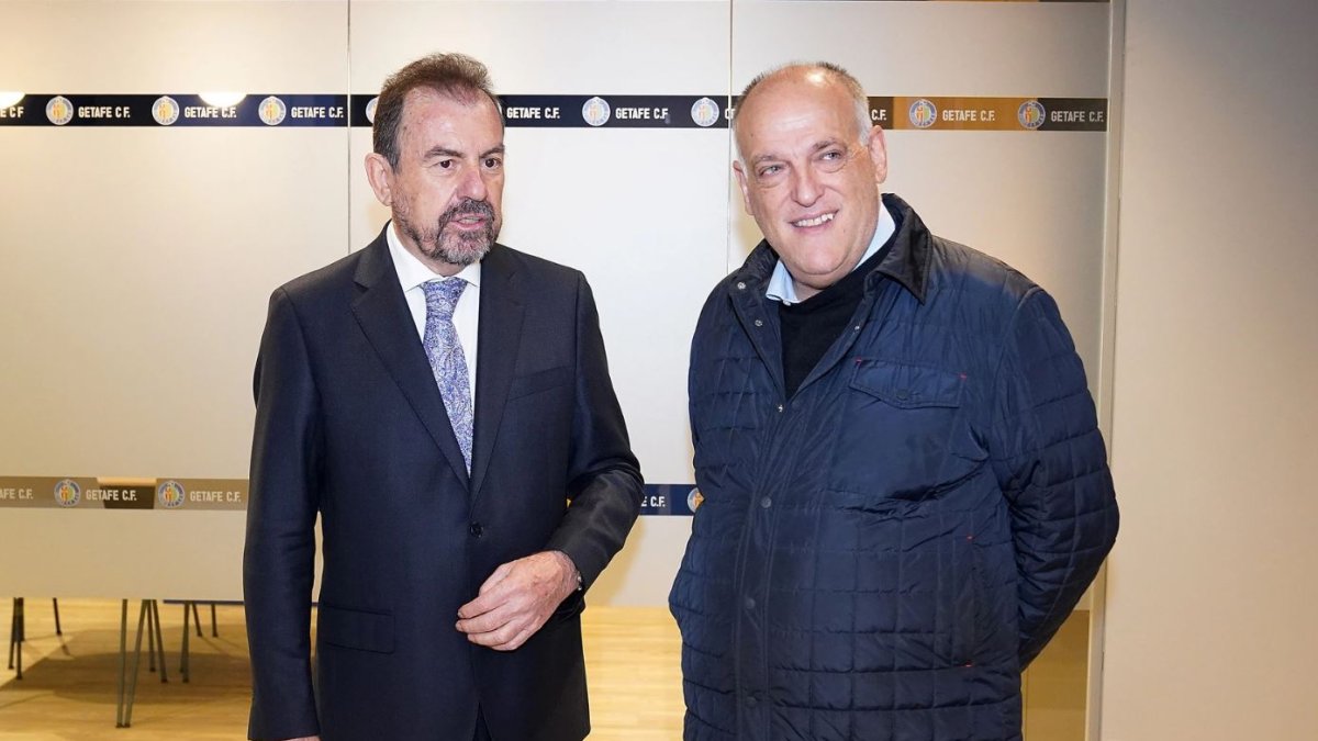 El presidente del Getafe, Ángel Torres, con Javier Tebas, presidente de LaLiga.
