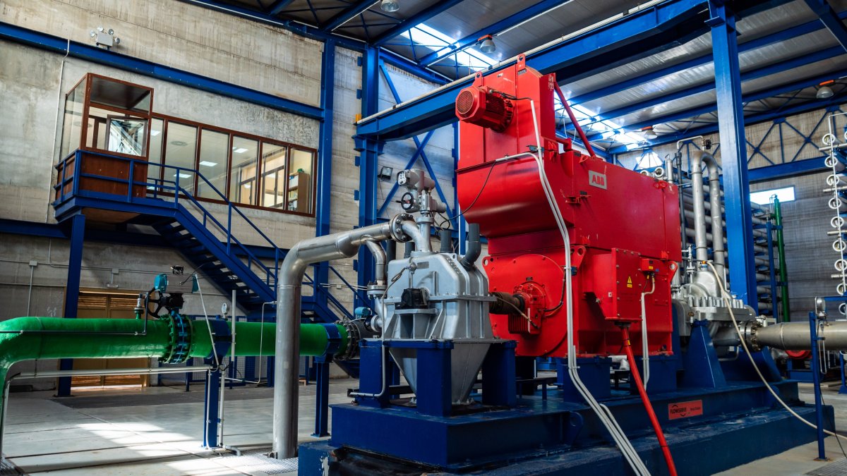 La desaladora Mar de Alborán iniciará su producción en unos meses