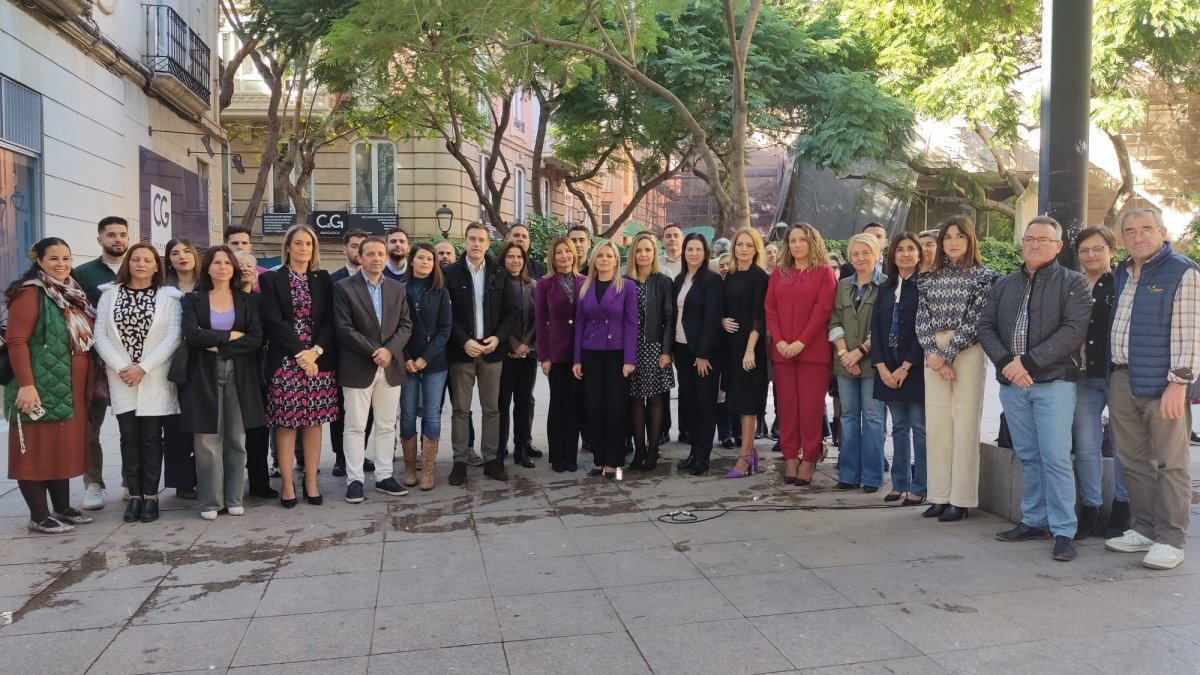 Lectura del manifiesto por el 25N del Partido Popular.