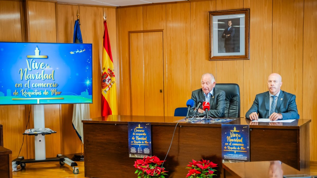 Presentación de la campaña de comercio de Navidad en Roquetas de Mar.
