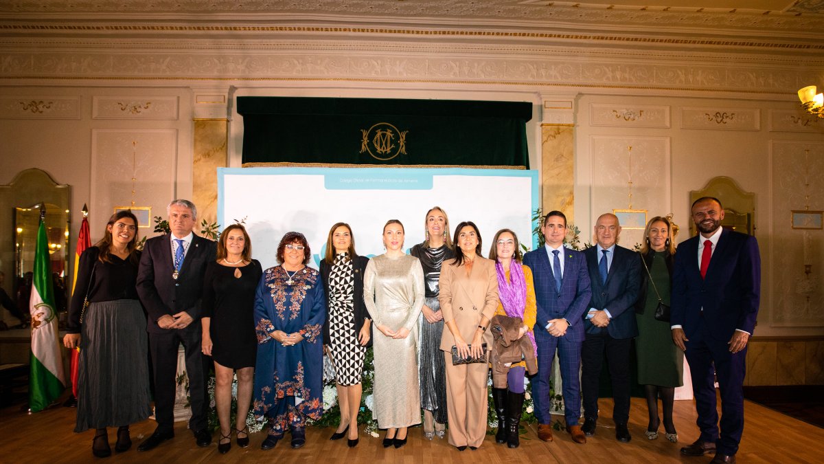 Más de 1.000 farmacéuticos colegiados que trabajan en las 28 oficinas de farmacia de la provincia.