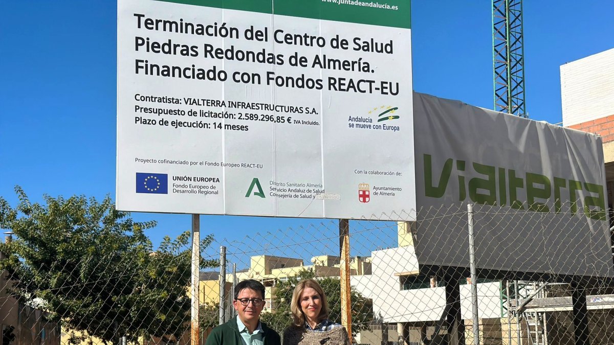 Los parlamentarios del Partido Popular de Almería, Manuel Guzmán y Julia Ibáñez.