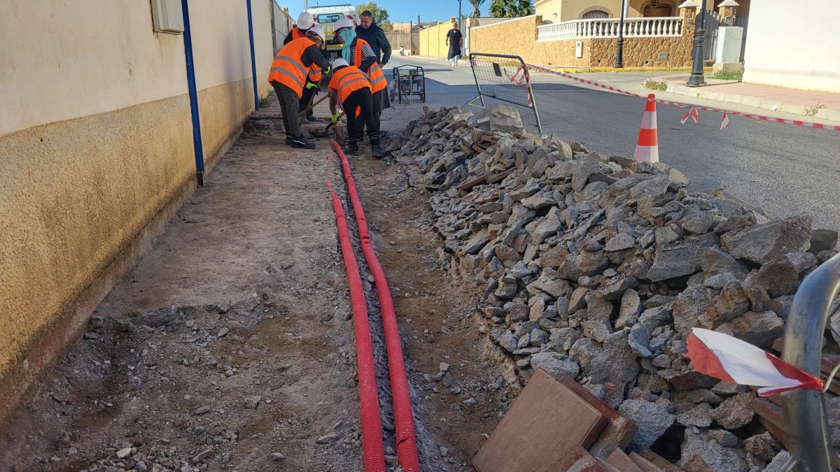 Inicio de las obras de acerados en la calle El Morro.