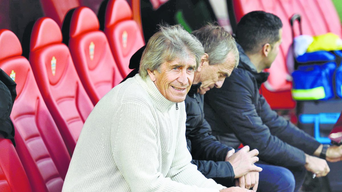 Manuel Pellegrini en el Estadio Mediterráneo la pasada temporada.