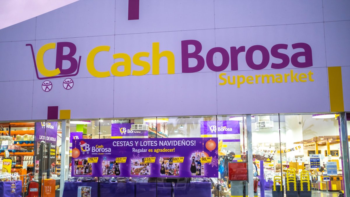 La cadena Cash Borosa ya está preparada para la Navidad.