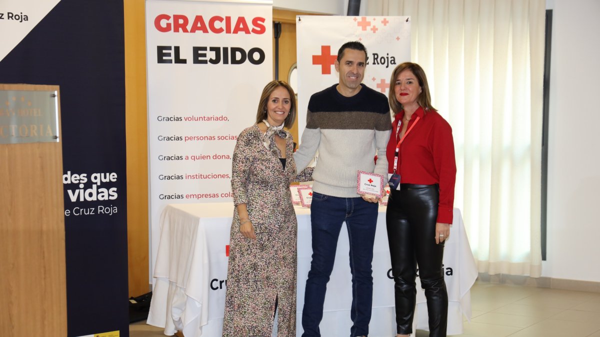 Reconocimiento de Cruz Roja El Ejido a Cadena SER Poniente.