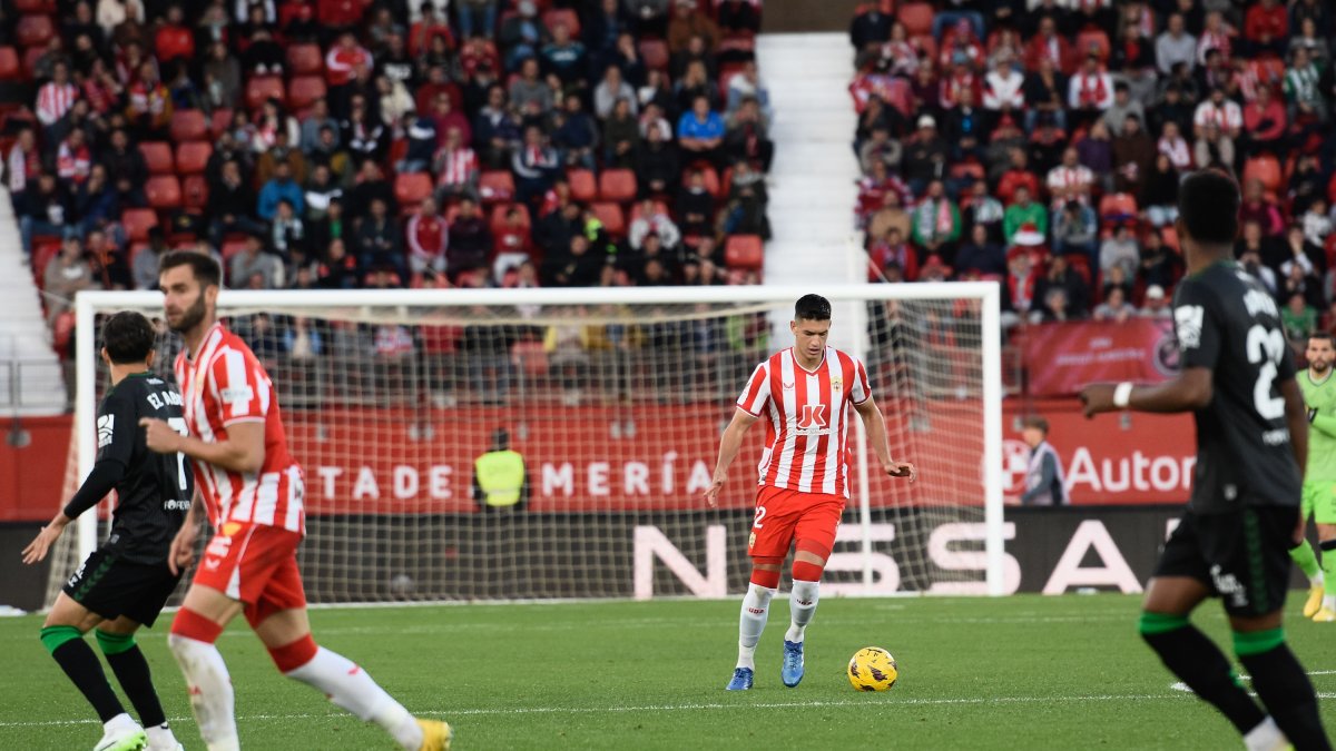 César Montes hizo un señor partido ante el Betis.