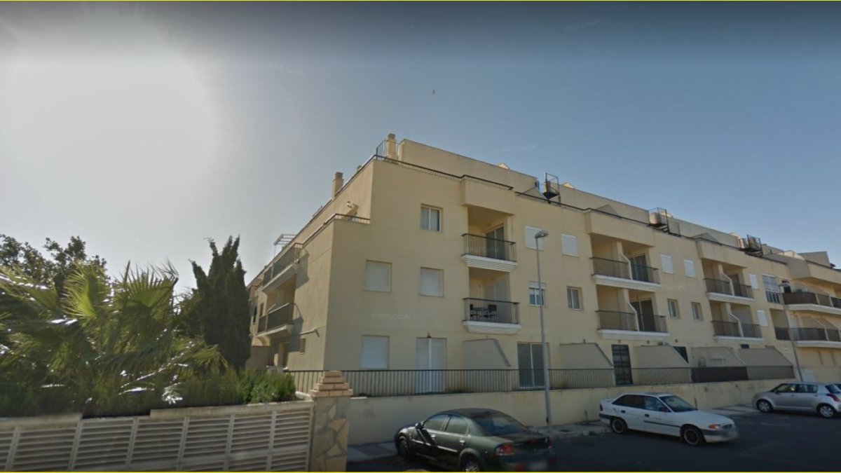 Las viviendas se encuentran ubicadas en la calle Aviación de la urbanización Playa Serena.