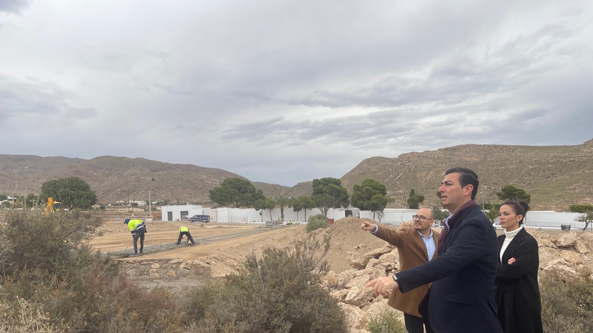 Alcalde y concejales visitan las obras.