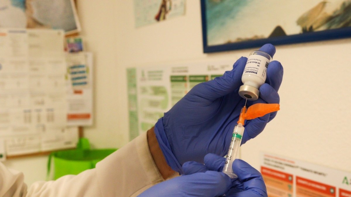 También se administrarán vacunas contra la gripe y el COVID-19.