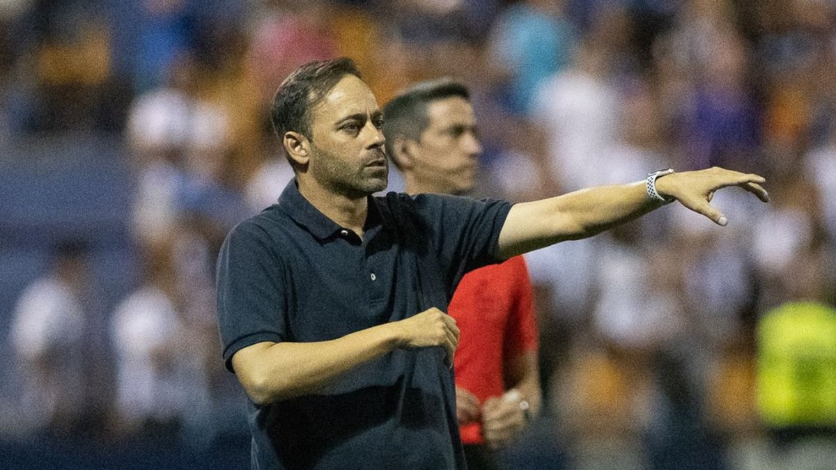 Fran Fernández termina su etapa en el Alcorcón y vuelve a Almería a la espera de nuevos proyectos.