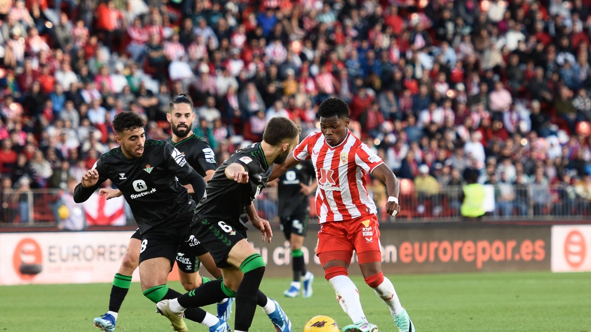 Ramazani en el choque del pasado sábado contra el Real Betis jugando de delantero centro.