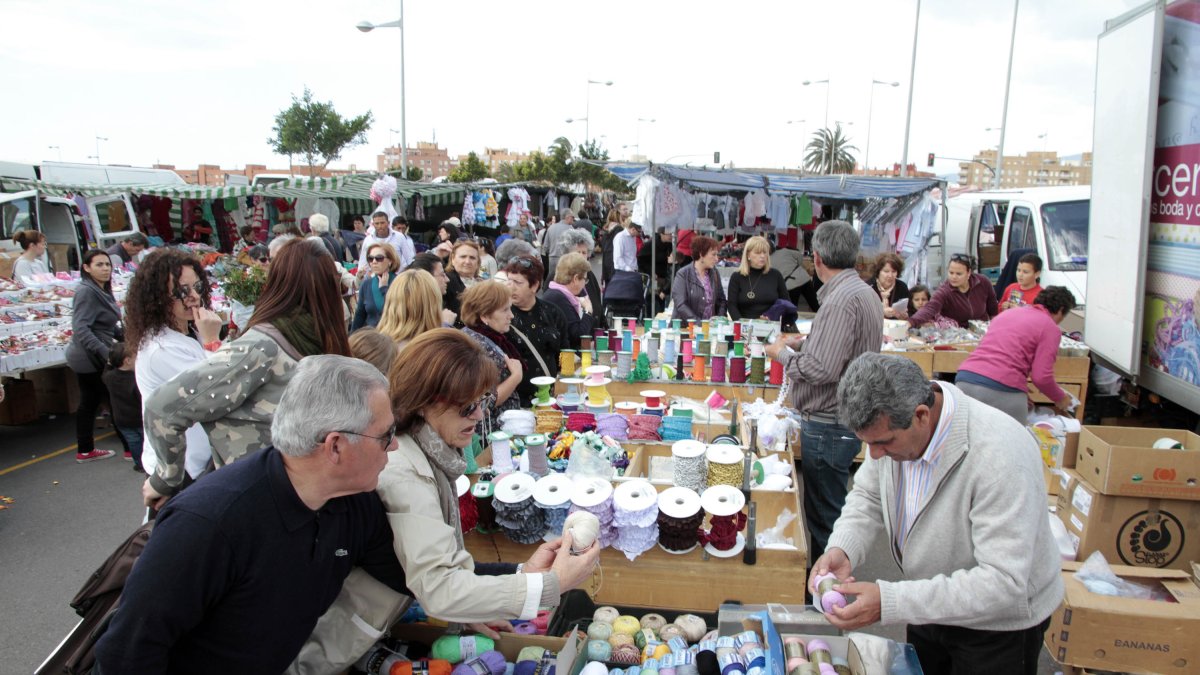 Mercadillo en Almería. Foto de archivo.