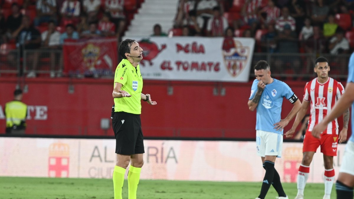 De Burgos Bengoechea en el Almería 2-3 Celta disputado en el Mediterráneo.