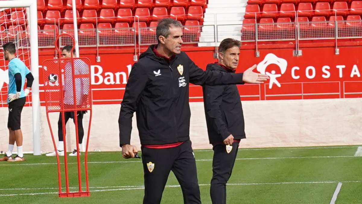 Gaizka Garitano y Julio Hernando preparando la visita al Metropolitano.