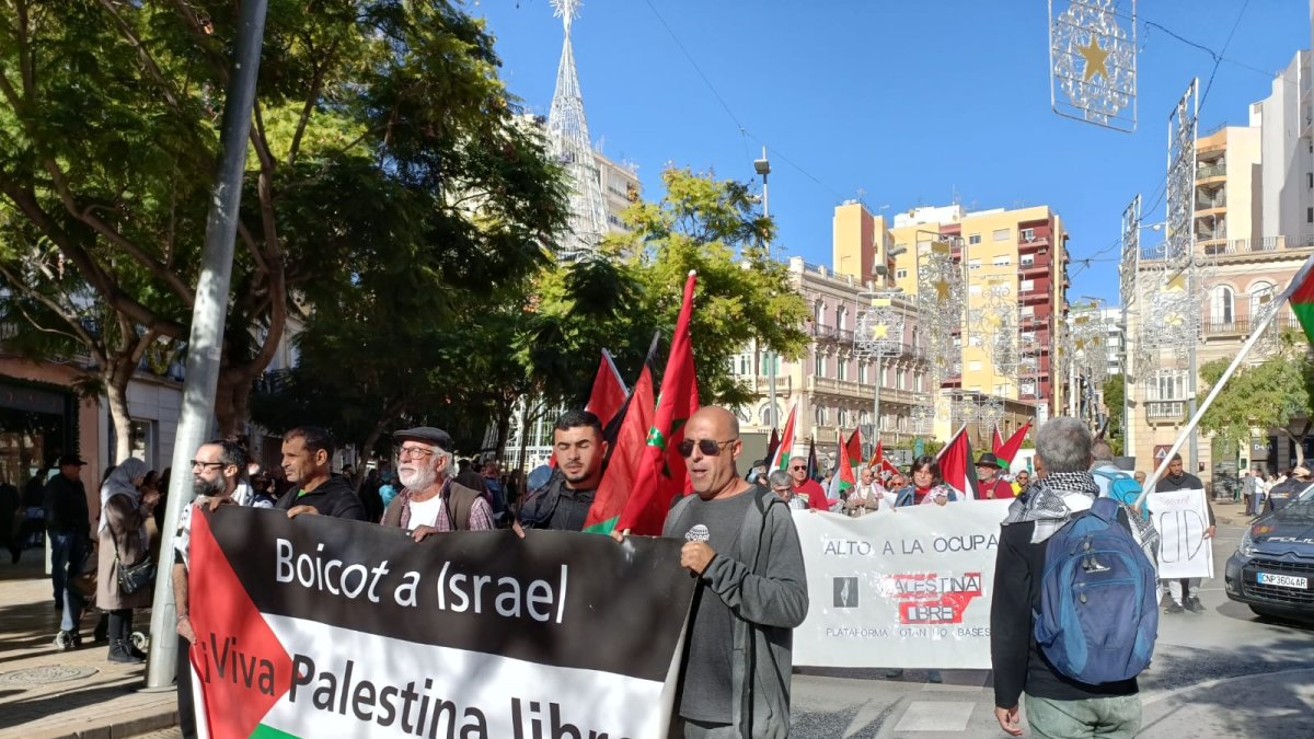 Imagen de la manifestación convocada por la coordinadora Andalucía con Palestina en el Paseo de Almería.