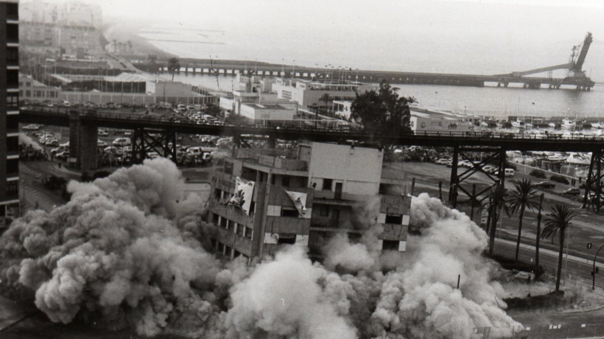El edificio Trino fue derribado un día de mayo de 1998