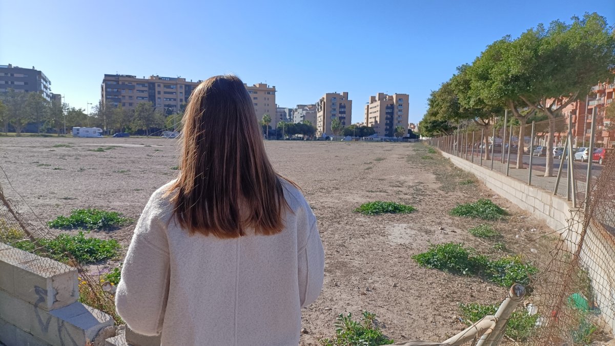 Zona de descampados en la que mucha gente suele sacar a sus perros, entre las calles Regaliz y Bizet.