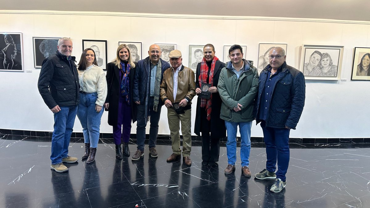 Los vecinos y equipo de Gobierno huercalenses han arropado a Miguel Sánchez Uribe.