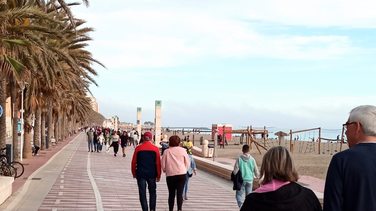 Paseo Marítimo de Almería capital, uno de los municipios donde más sube la población.