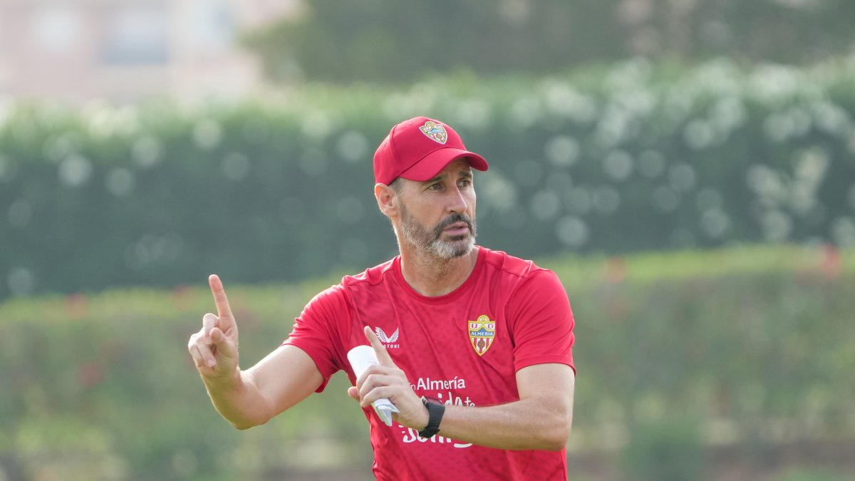 Vicente Moreno llegó con toda la fuerza a Almería pero no acompañaron los resultados.