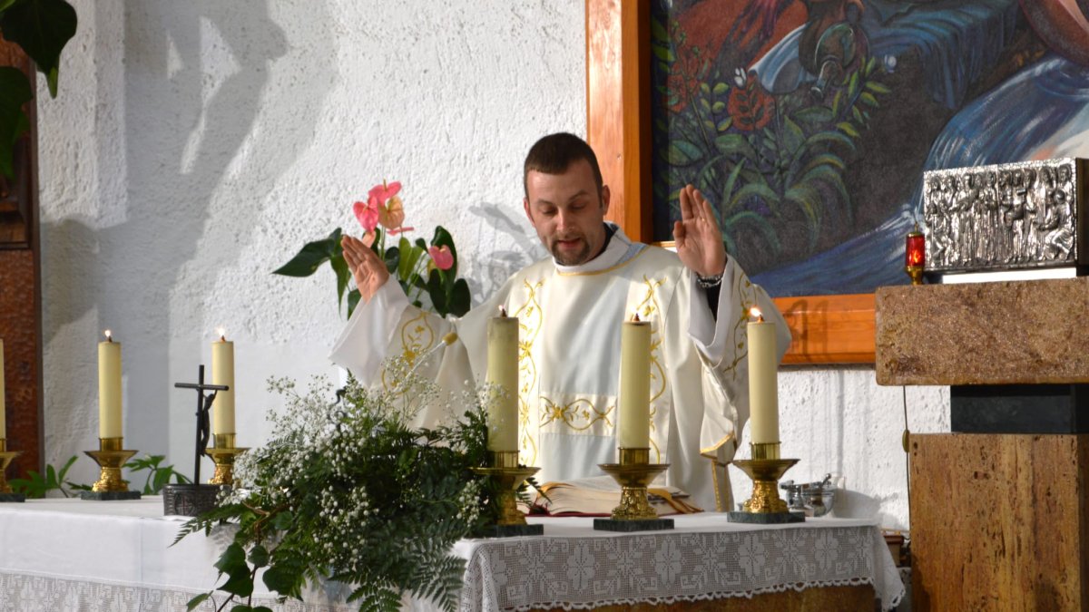 Jesús Rico, en una misa como diácono.