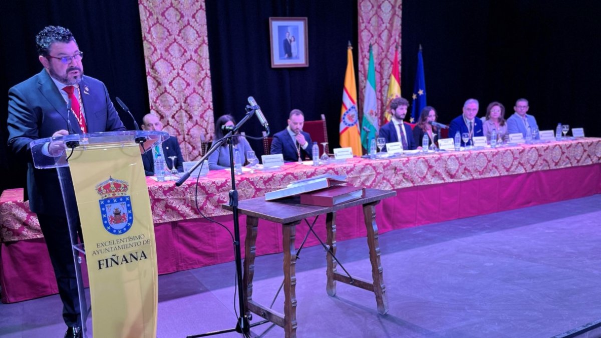 Rafael Montes durante su discurso de investidura en el Centro Polivalente Almacén de Trigo.