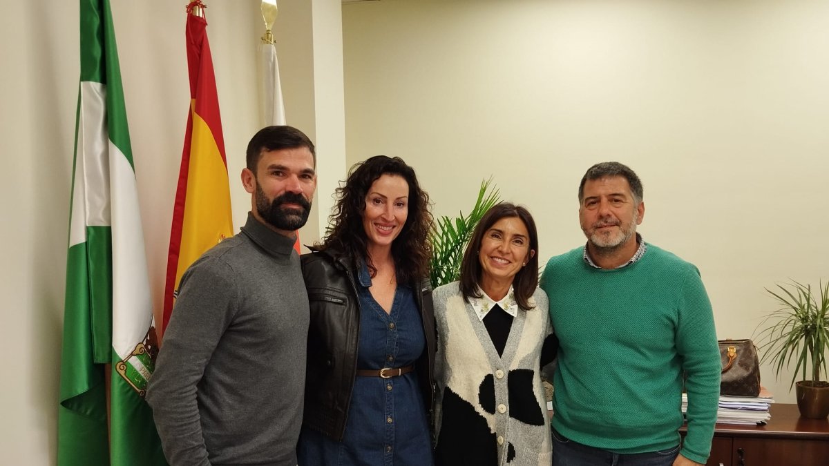 Juan López, María del Mar Vázquez, Sacramento Sánchez y Juanfra Caballero en la reunión sobre incidencias.