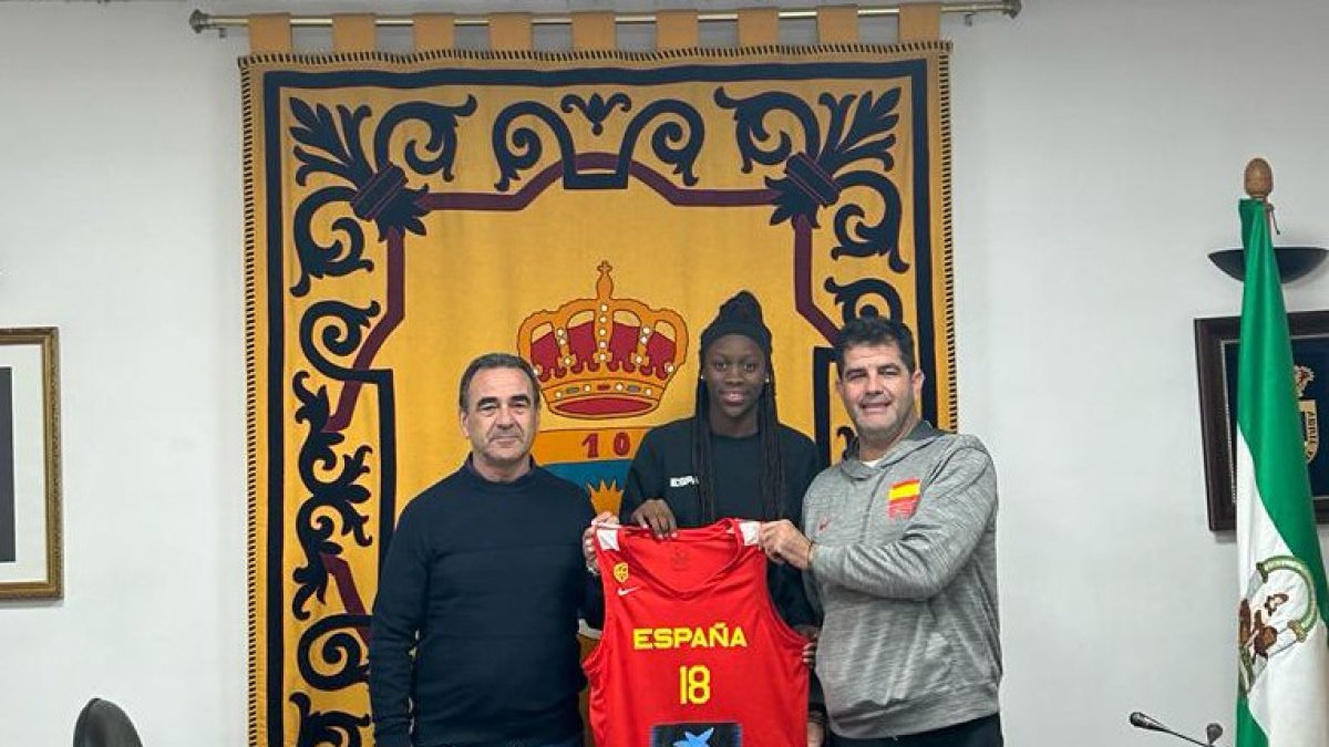 Un alcalde orgulloso de sus deportistas.