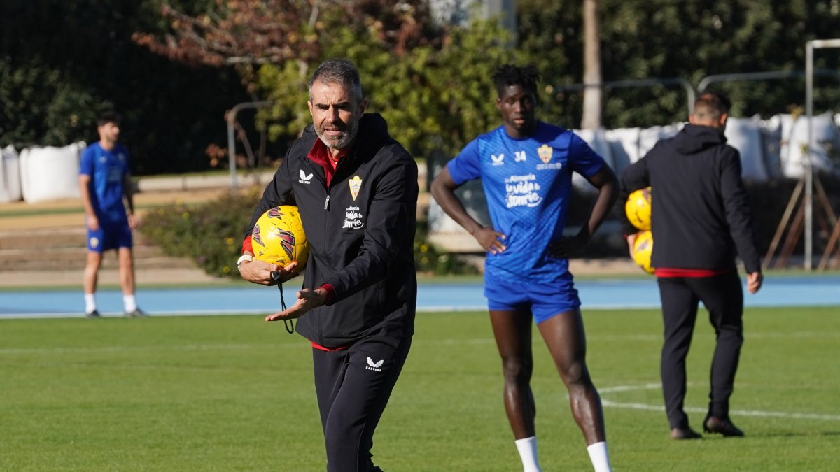 El vasco ya presenta peores cifras que Vicente Moreno al frente del banquillo rojiblanco.
