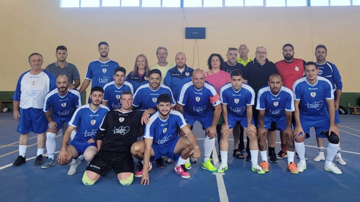 Imagen del equipo senior del Fondón Atlético en su puesta de largo el pasado mes de septiembre.