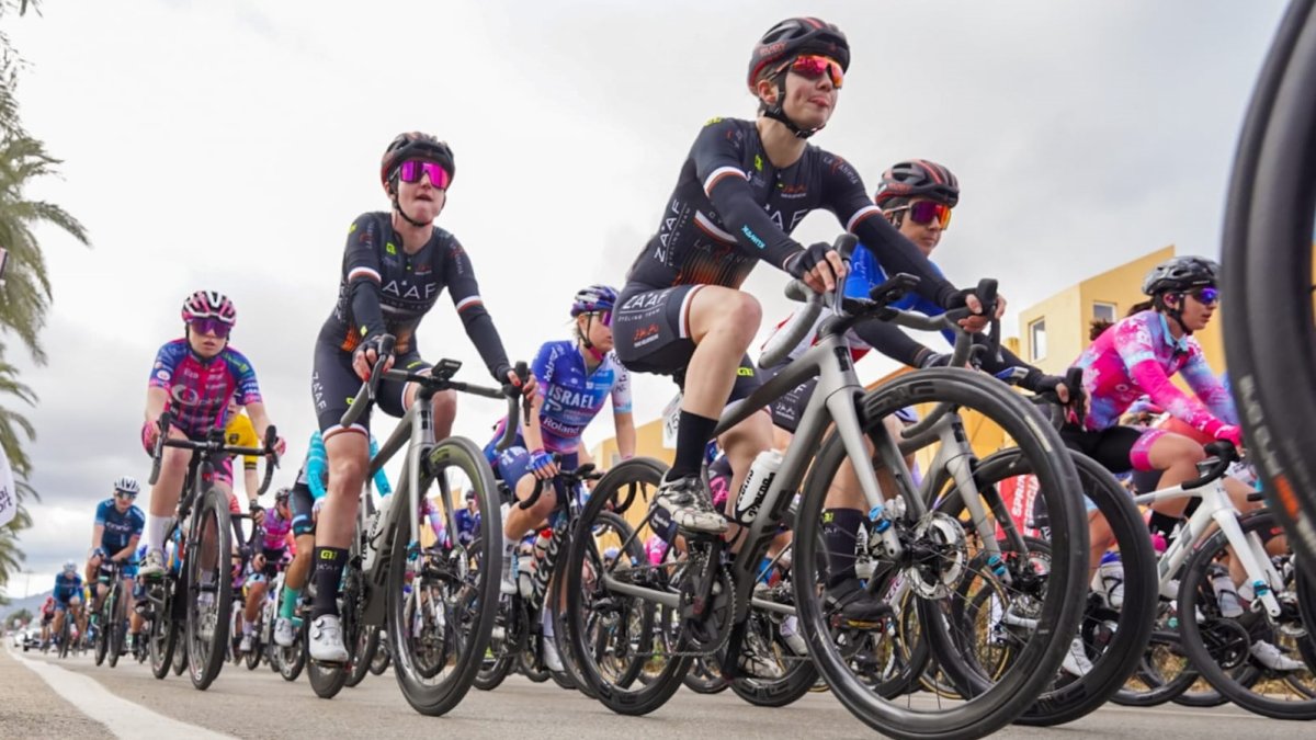 Las mejores ciclistas eligen Almería para disfrutar de un recorrido espectacular por la provincia.