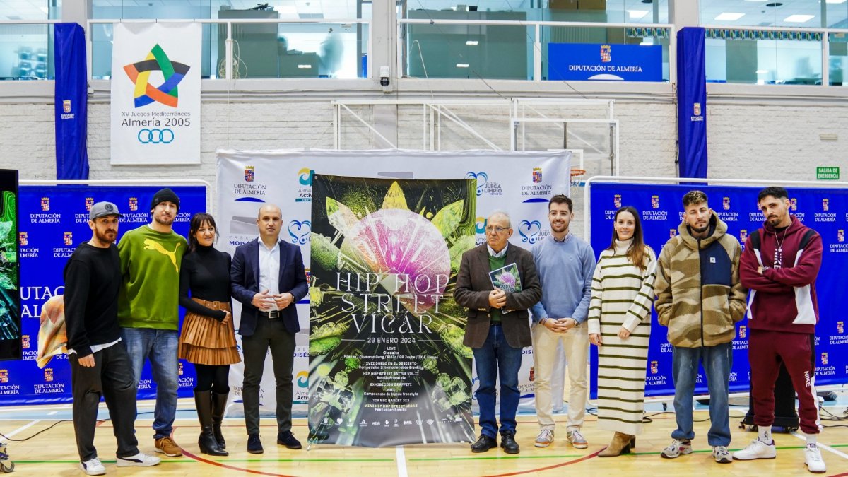 Foto grupal en la presentación del festival.