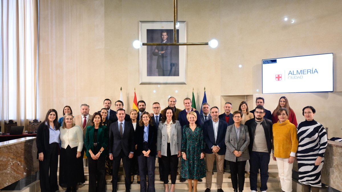 Foto de familia de la Corporación municipal