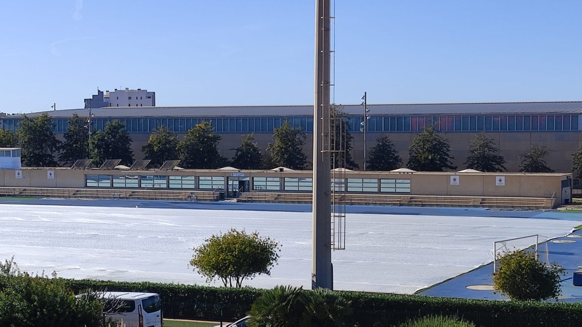 El Anexo tapado con una manta térmica para asegurar una correcta resiembra.