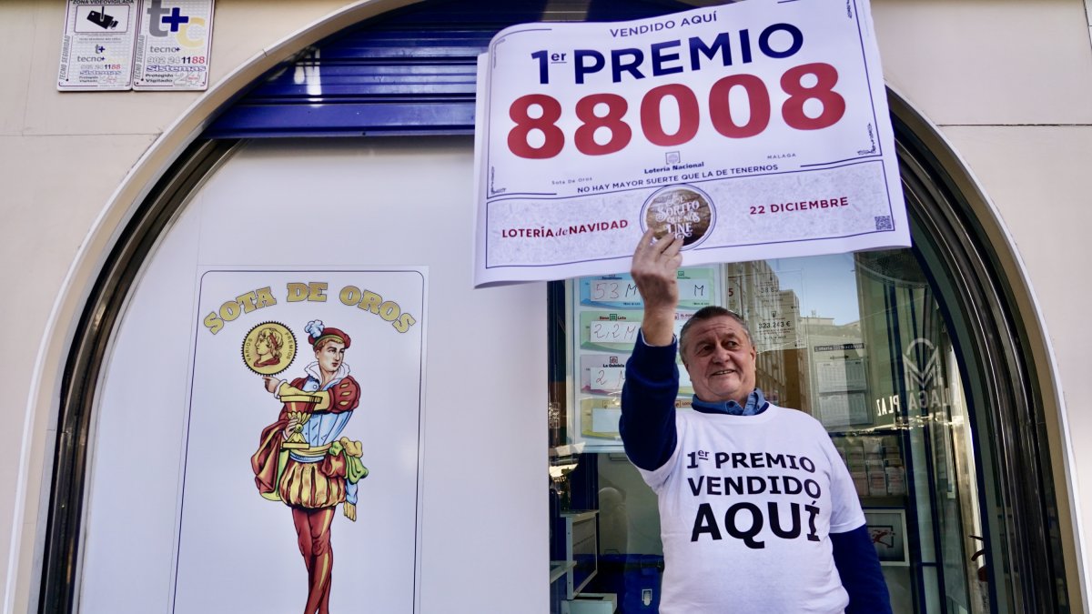 El almeriense que ha repartido el premio en Málaga.