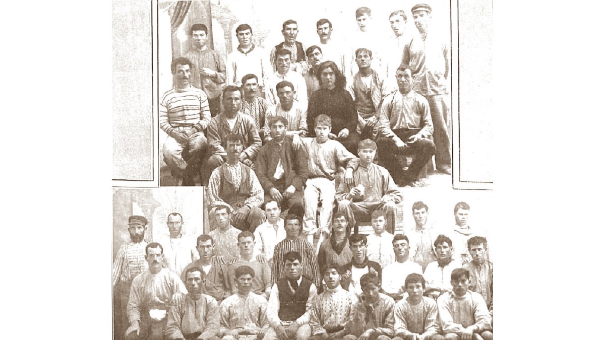 Náufragos del vapor Martos, entre ellos varios almerienses, que sobrevivieron al hundimiento del buque en la madrugada del 16 de agosto de 1910.