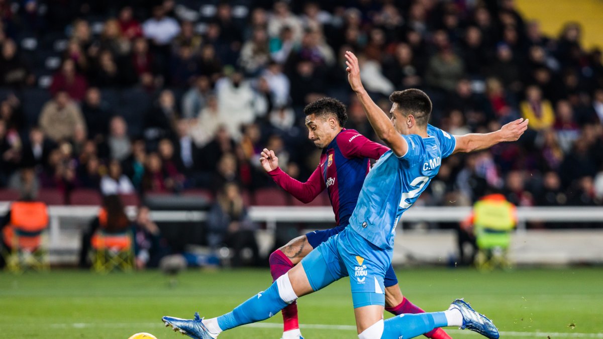 Montes está lento y llega tarde a los balones.