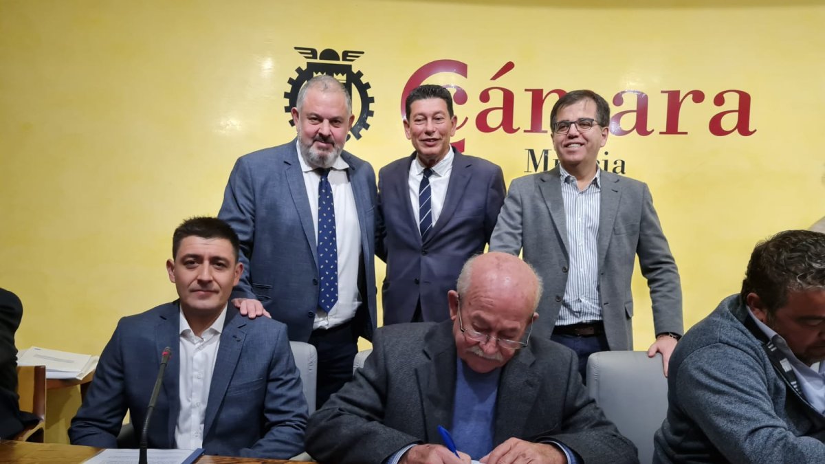 Firma del convenio que permitirá el uso del agua desalada de Torrevieja.