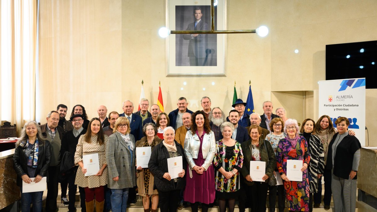 Foto de familia de las asociaciones y federaciones beneficiarias