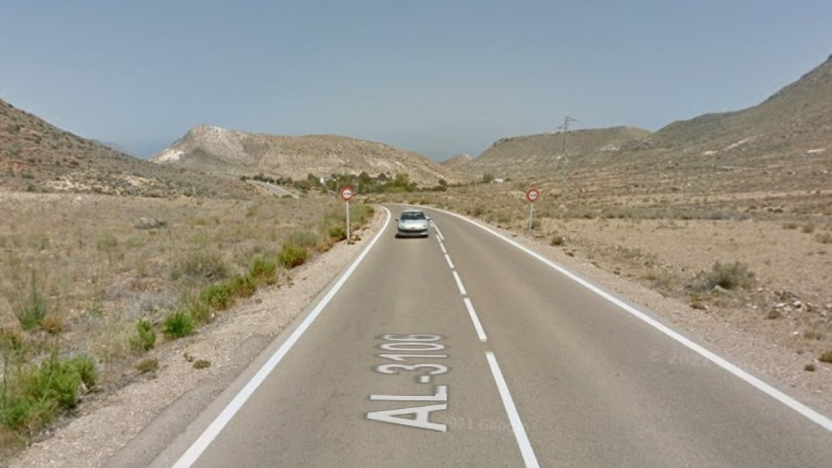 El turismo se salió de la vía cuando circulaba por la AL-3106.