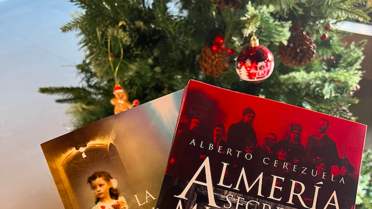 Dos de los libros de misterio de Alberto Cerezuela.