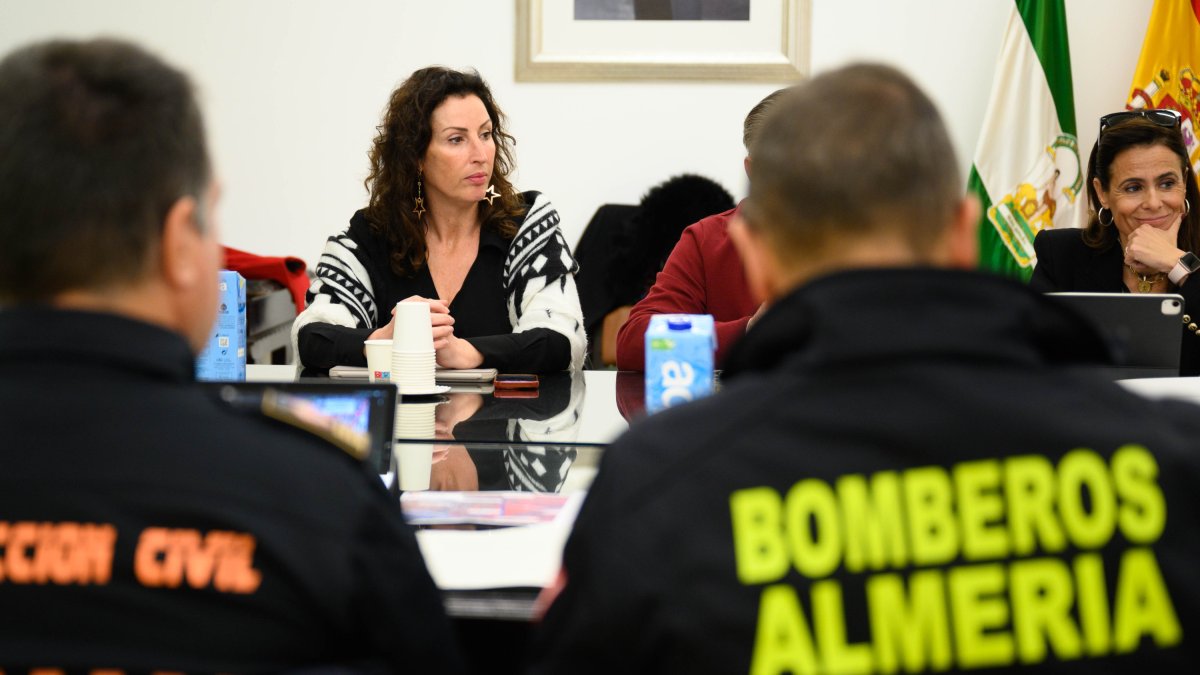 Reunión de la alcaldsa con Bomberos de Almería.