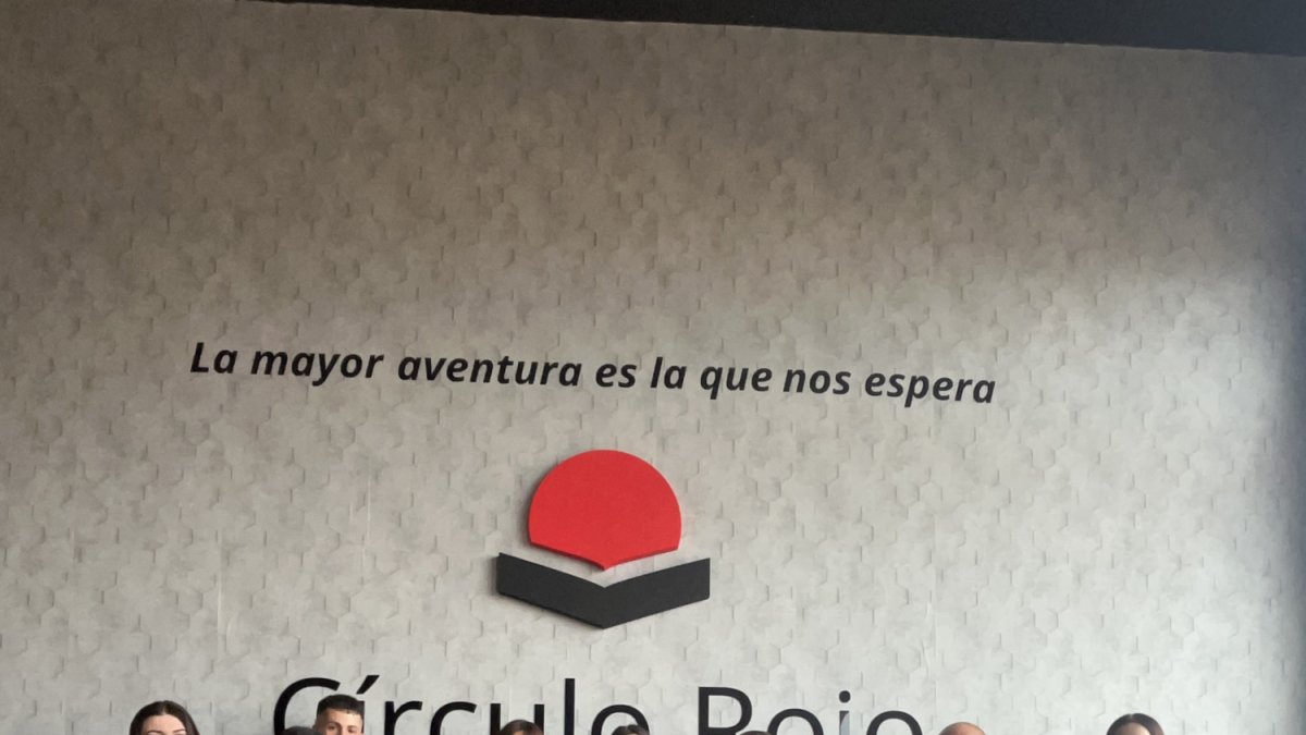 El equipo de Círculo Rojo felicita el año nuevo.